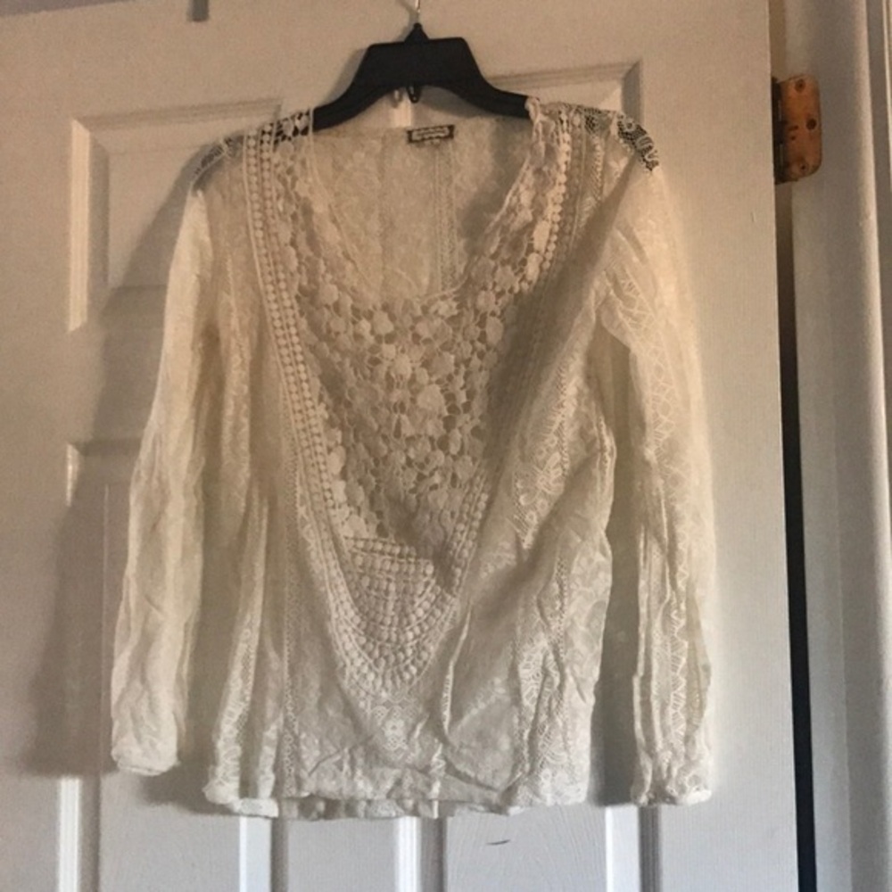 Long sleeved lace shirt